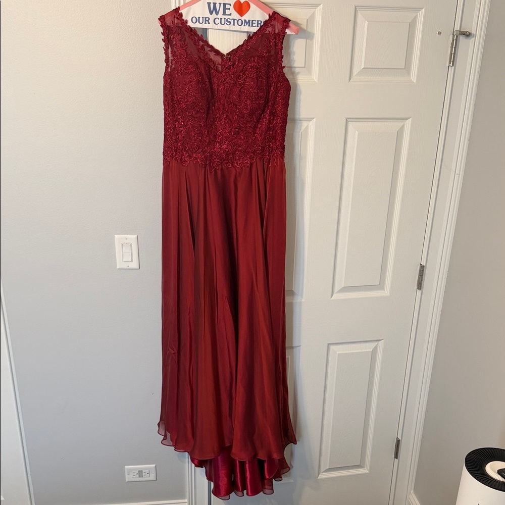 Elegant Red Lace & Chiffon Evening Dress